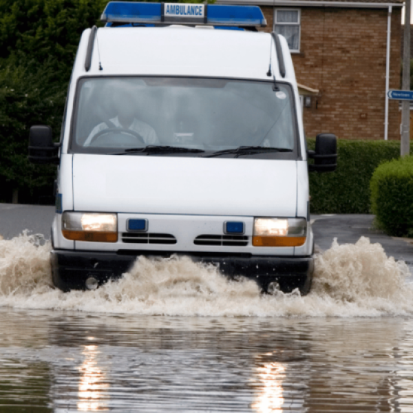 inundacion-ambulancia